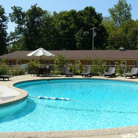The Saugatuck Retro Resort Bagian luar foto
