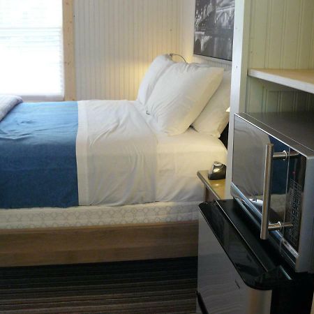 The Saugatuck Retro Resort Bagian luar foto