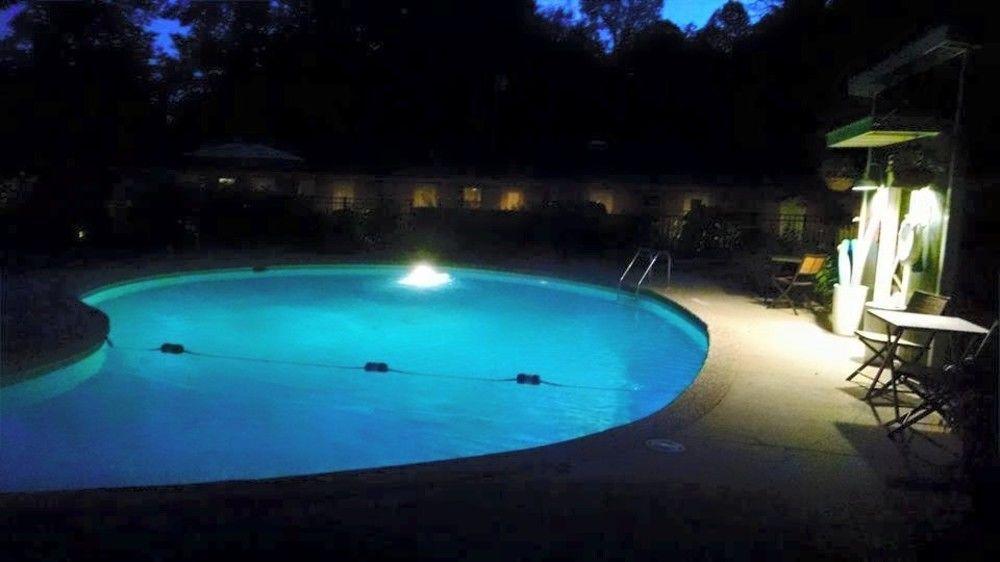 The Saugatuck Retro Resort Bagian luar foto