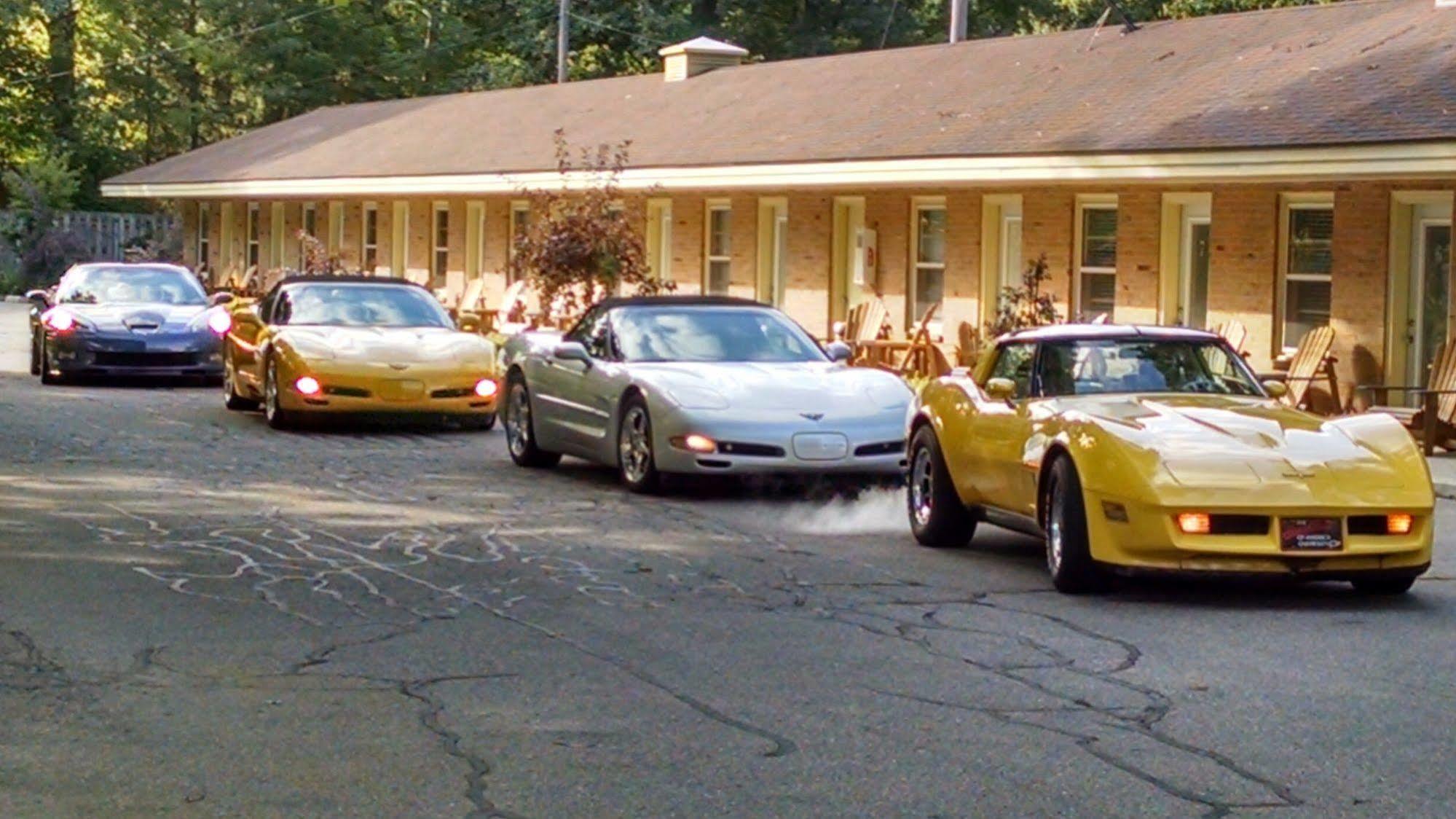 The Saugatuck Retro Resort Bagian luar foto