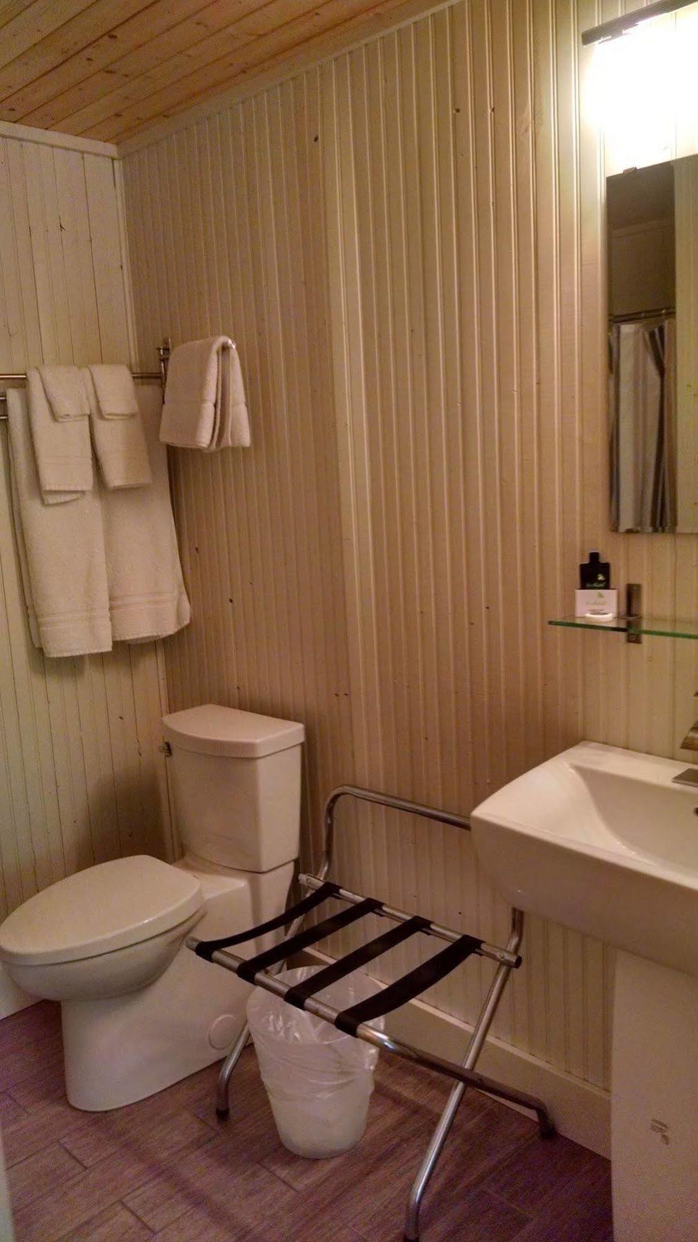 The Saugatuck Retro Resort Bagian luar foto