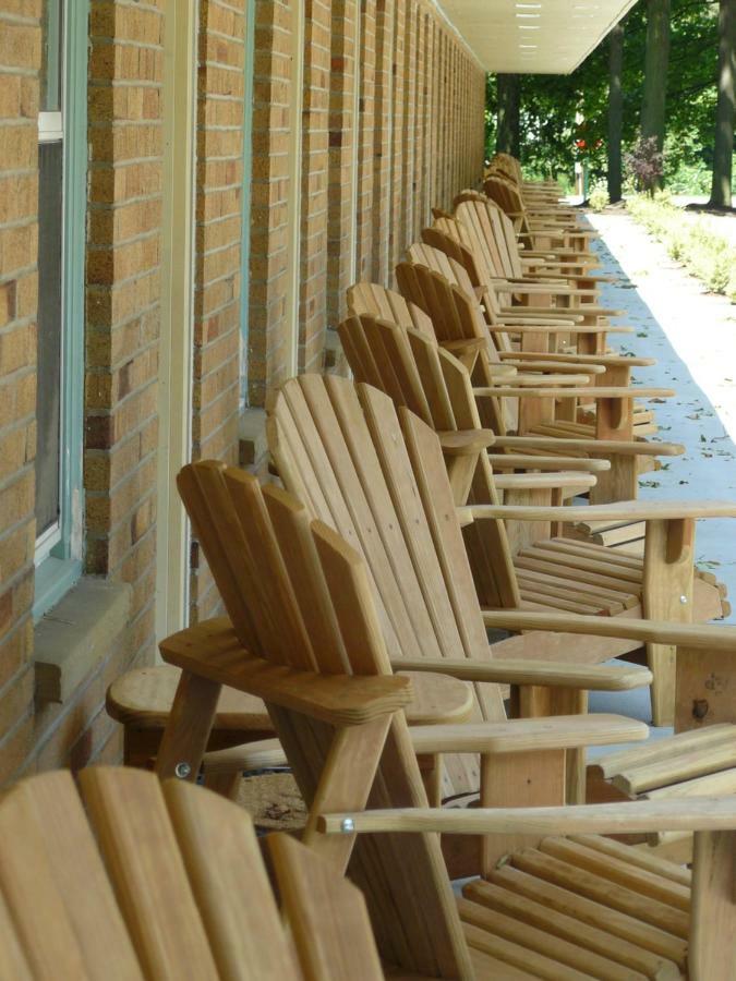 The Saugatuck Retro Resort Bagian luar foto