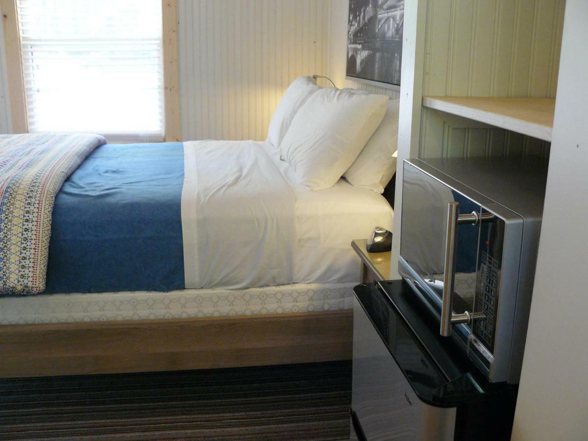 The Saugatuck Retro Resort Bagian luar foto